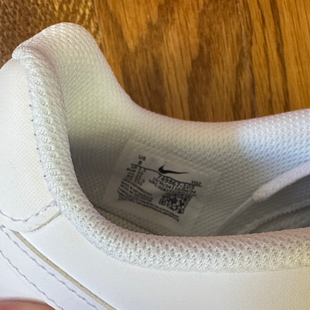 Nike women’s White Sneakers - Picture 6 of 6